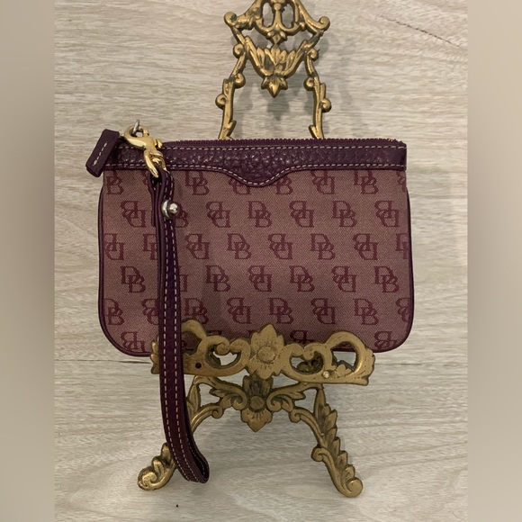 Dooney & Bourke Wristlet - Picture 1 of 5